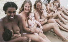 Love Your Body! This Beautiful Beachside ʙʀᴇᴀstꜰᴇᴇᴅɪɴɢ Shoot Featured 14 Moms