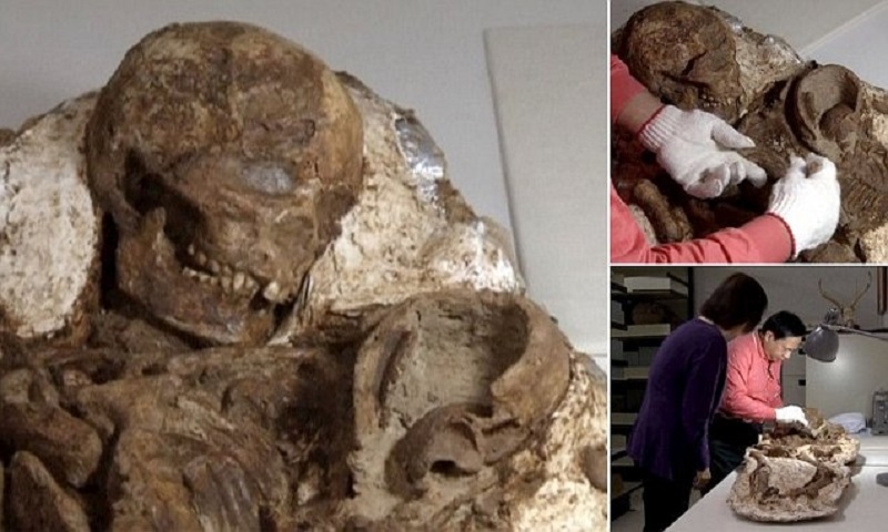 4800 years later, the mother was still holding the baby.