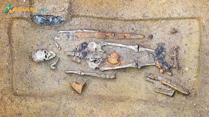 Rare Artifacts Found in Two 6th Century Bavarian Graves in Germany